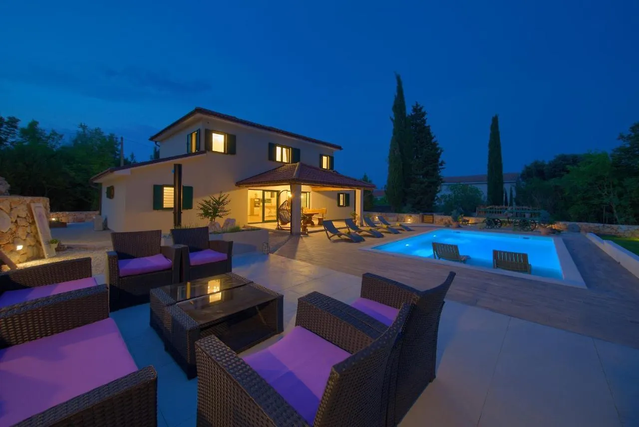 Villa Green Pearl Gostinjac 0*,  Croatia